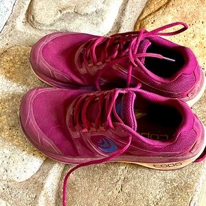 Topo Terraventure 4 Women’s Trail Runners Size 8.5